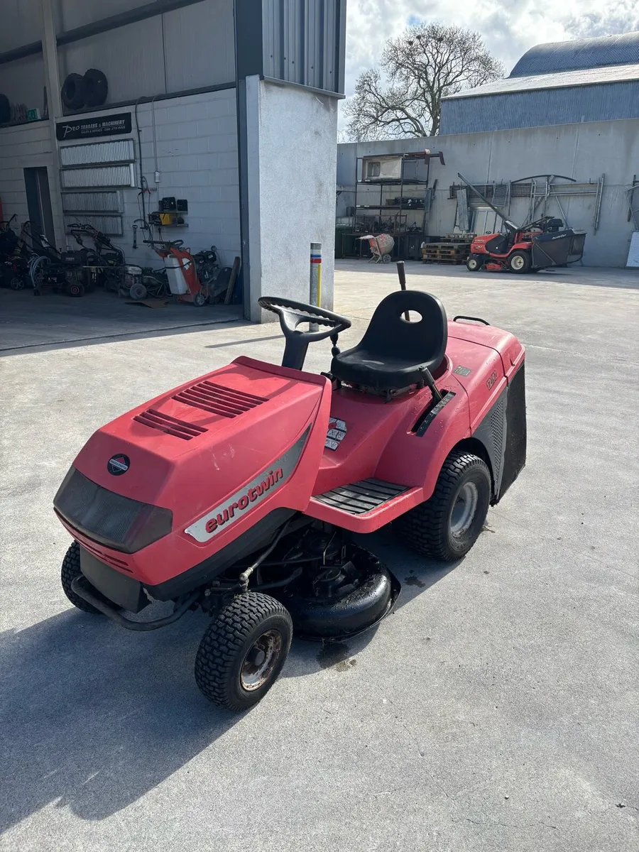 2002 castle garden tractor mower - Image 2