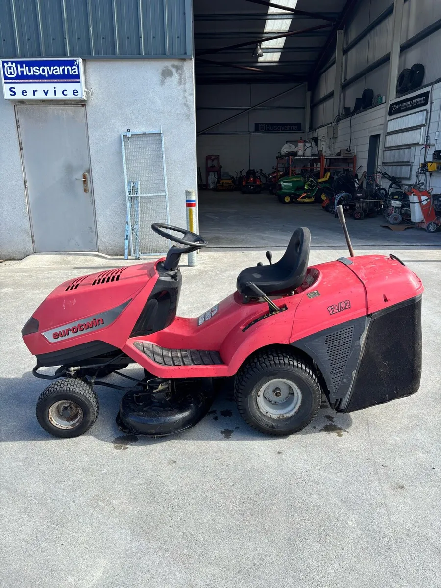 2002 castle garden tractor mower - Image 3