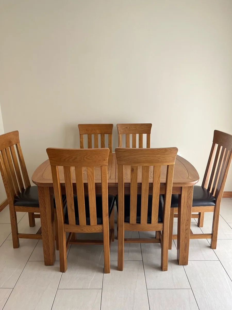Table& Chairs - Image 1