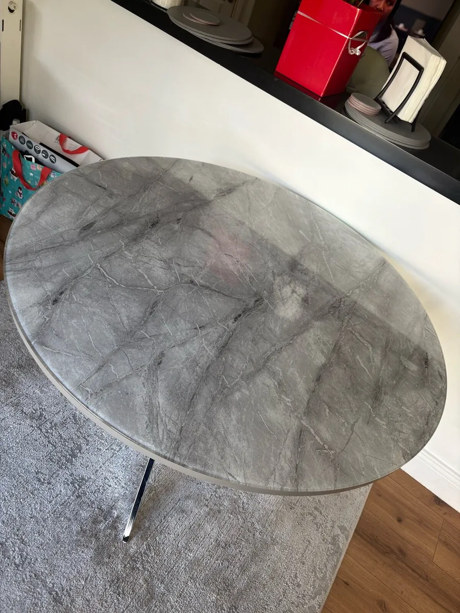 Dining table - Image 2