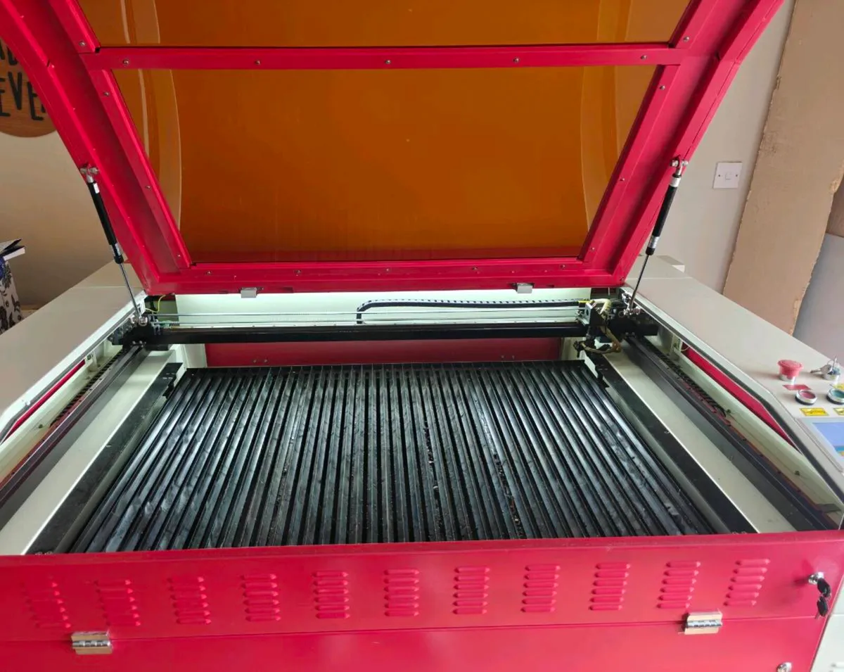 Laser cutting machine - Image 1