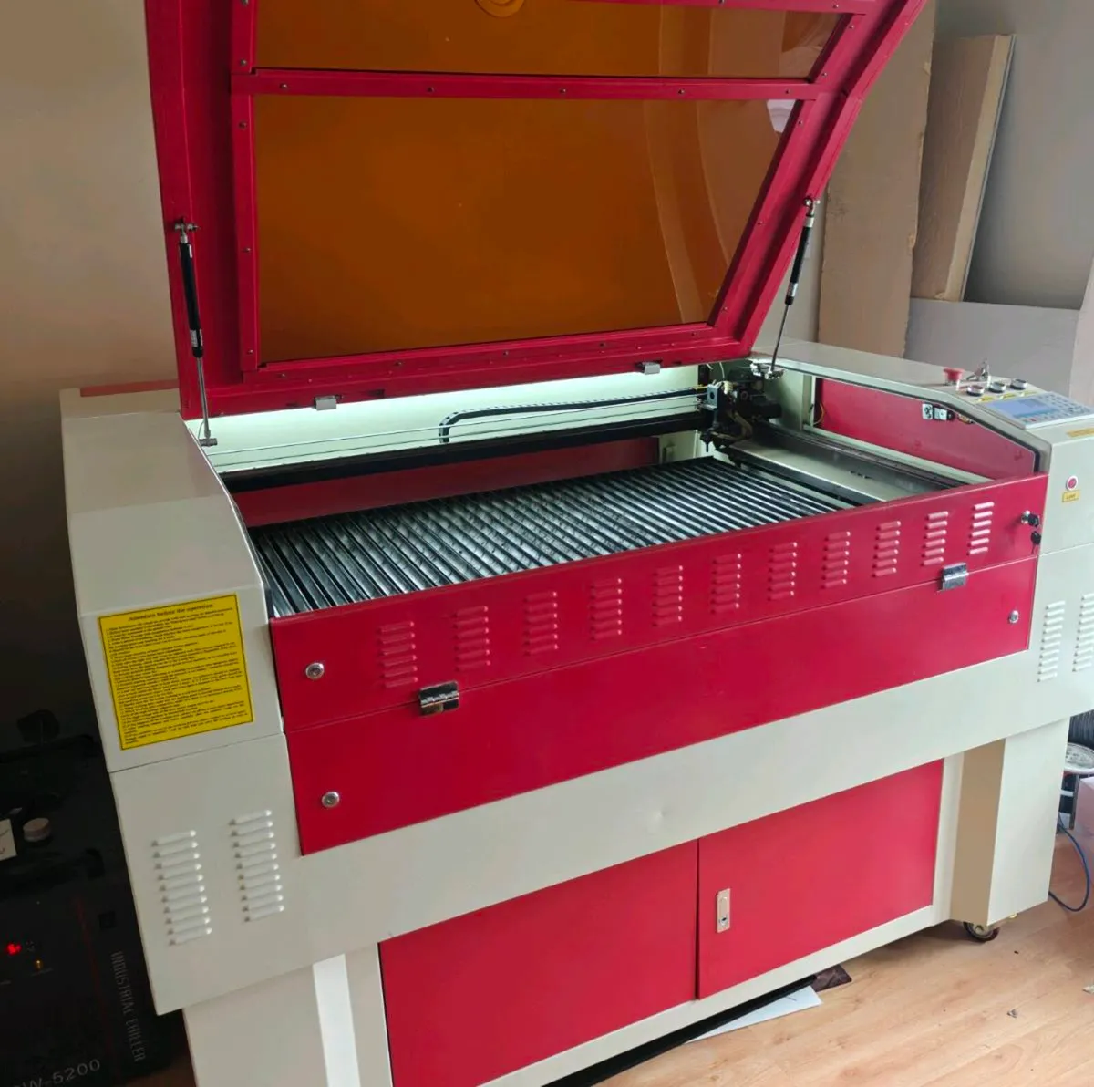 Laser cutting machine - Image 2