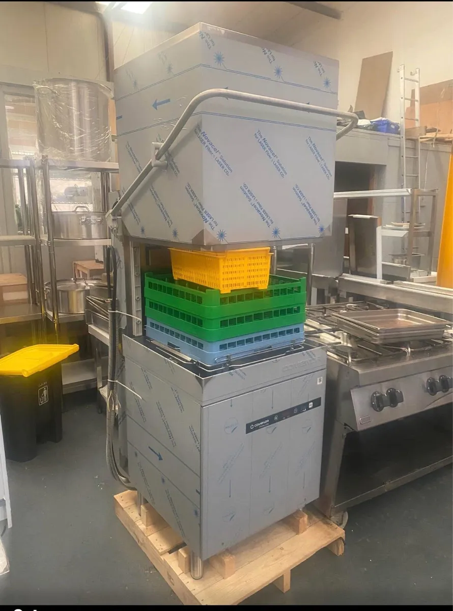 New Combisteel pass through dishwasher - Image 1
