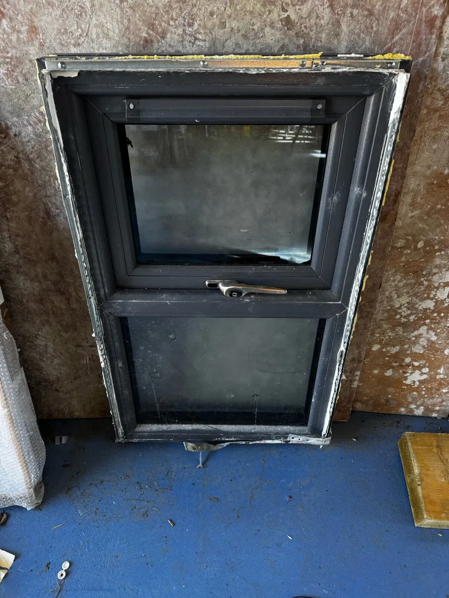 Window with frosted glass - Image 1