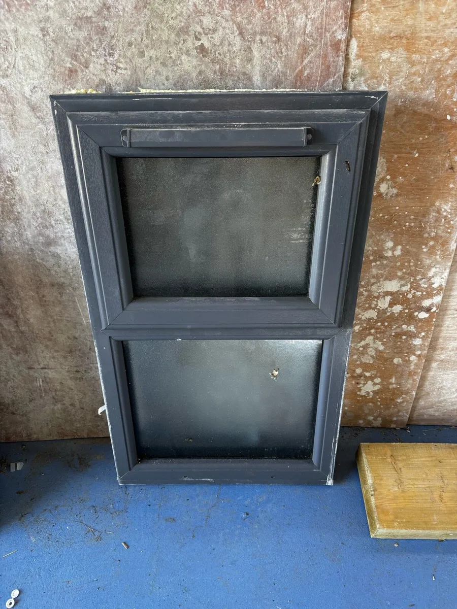 Window with frosted glass - Image 2