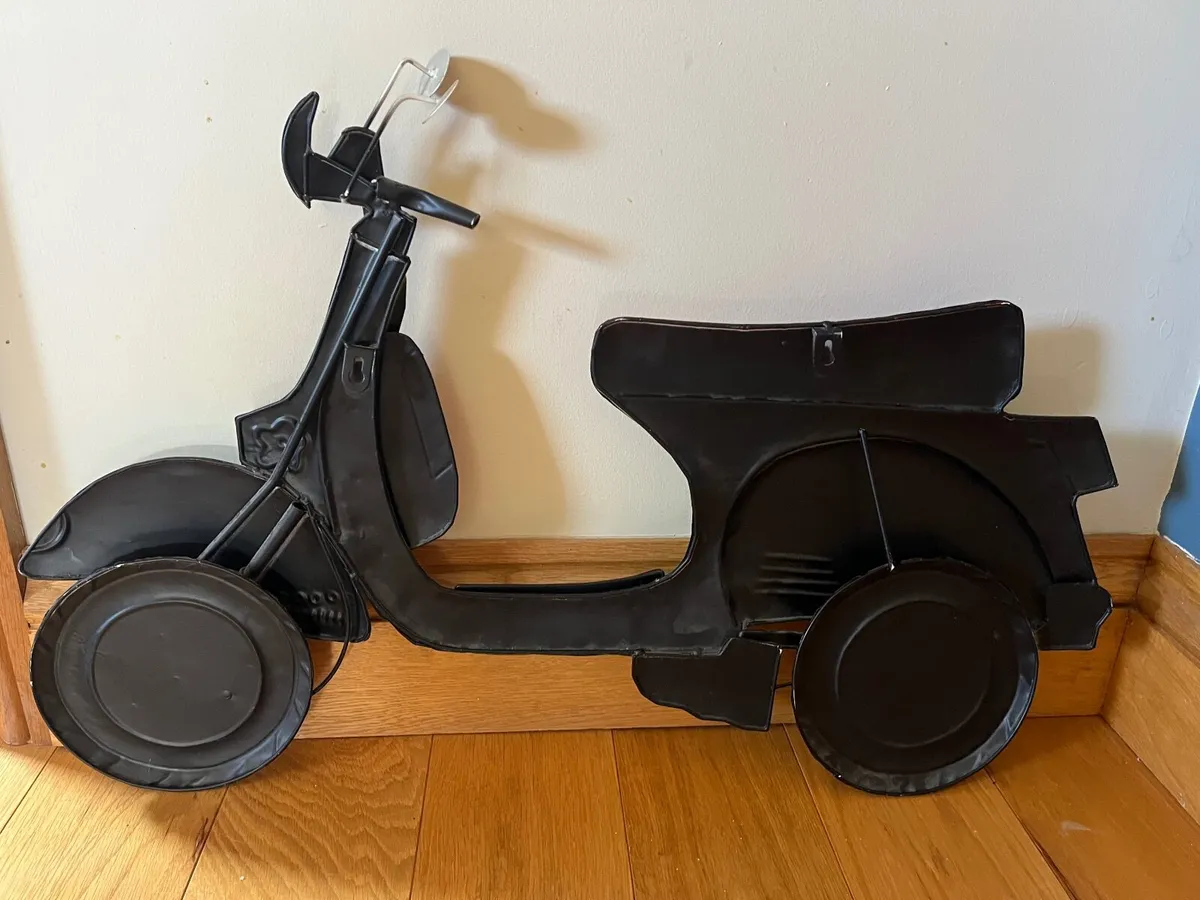Vespa wall mounted art - Image 2
