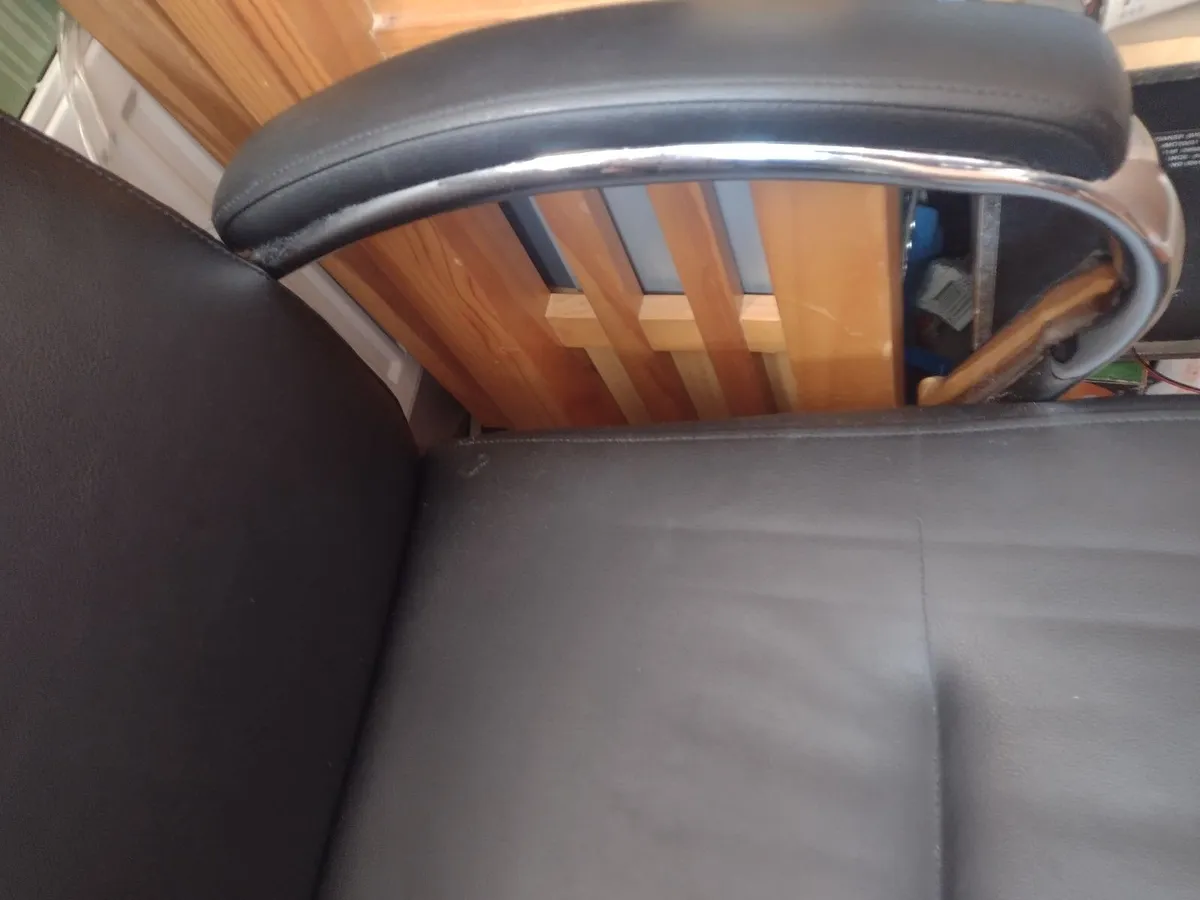 Very heavy leather office chair swivel stand - Image 4