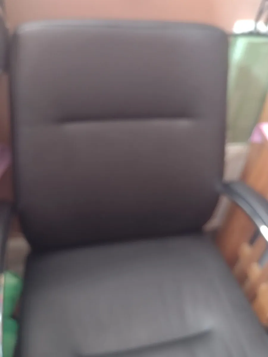 Very heavy leather office chair swivel stand - Image 2