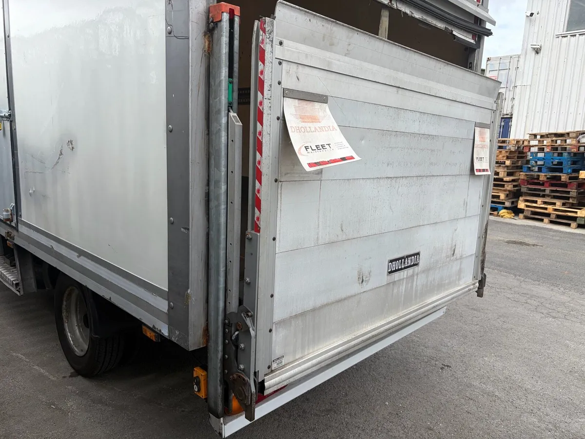 Electric tail lift - box Luton van - Image 1