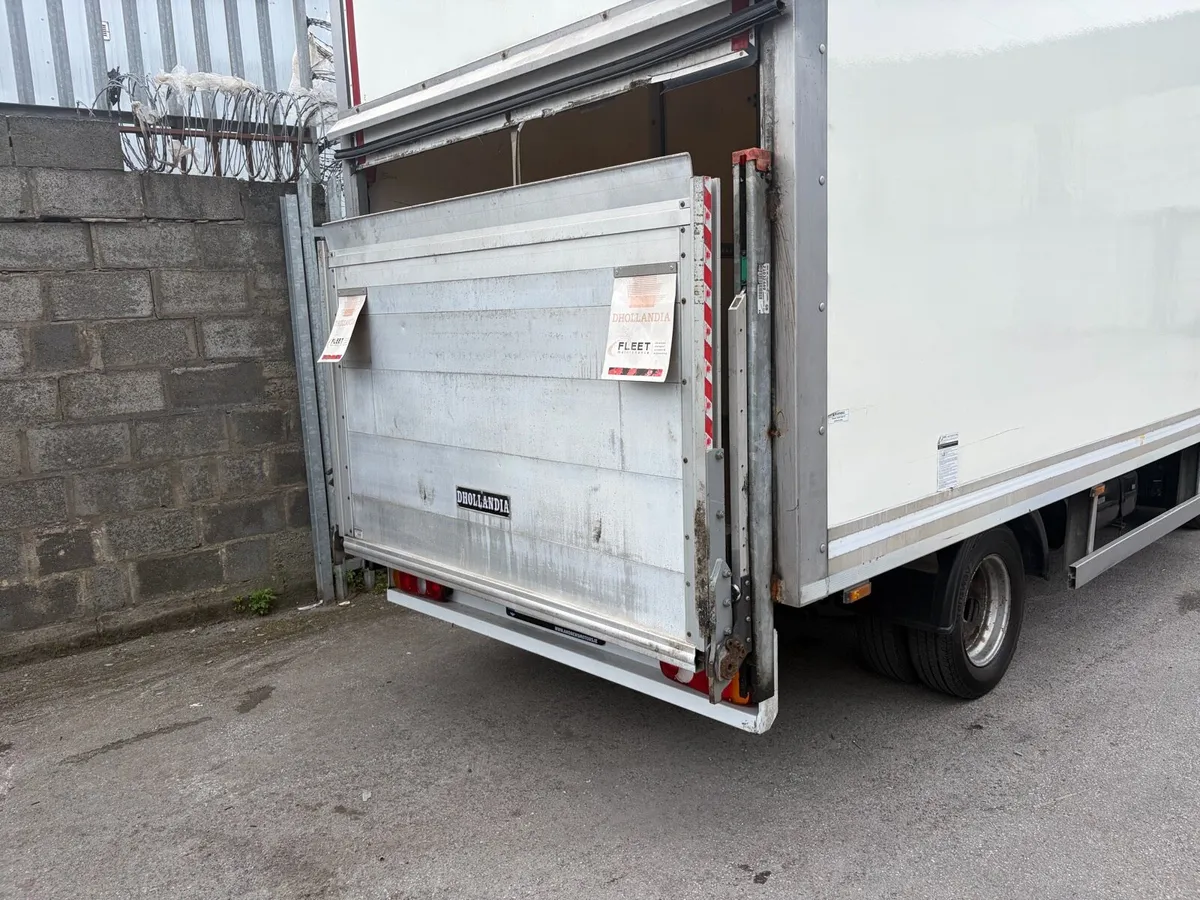 Electric tail lift - box Luton van - Image 2