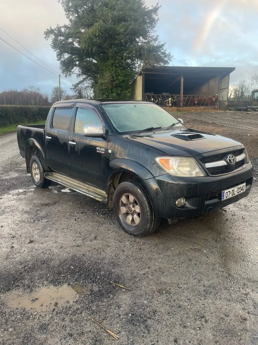 Toyota Hilux - Image 2