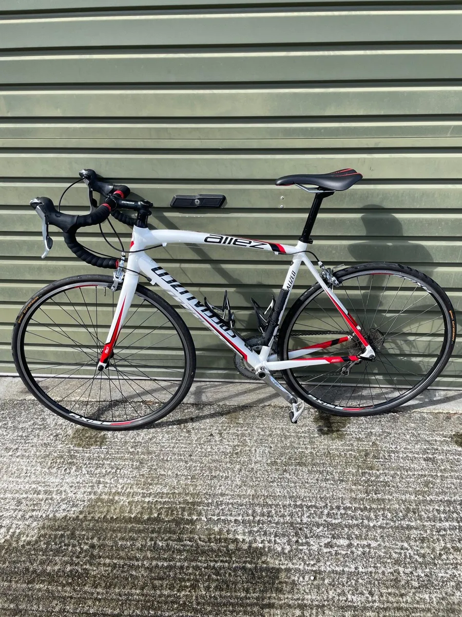 Mens Specialised road bike - Image 2