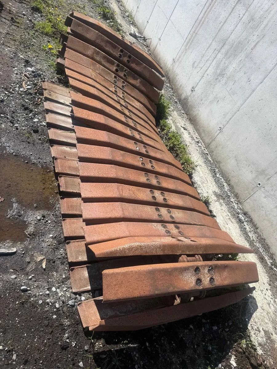 D4 4ft steel box pads and chains for bog work - Image 1