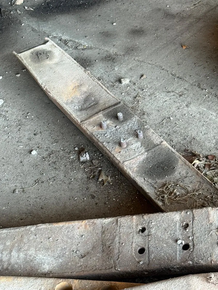 D4 4ft steel box pads and chains for bog work - Image 3