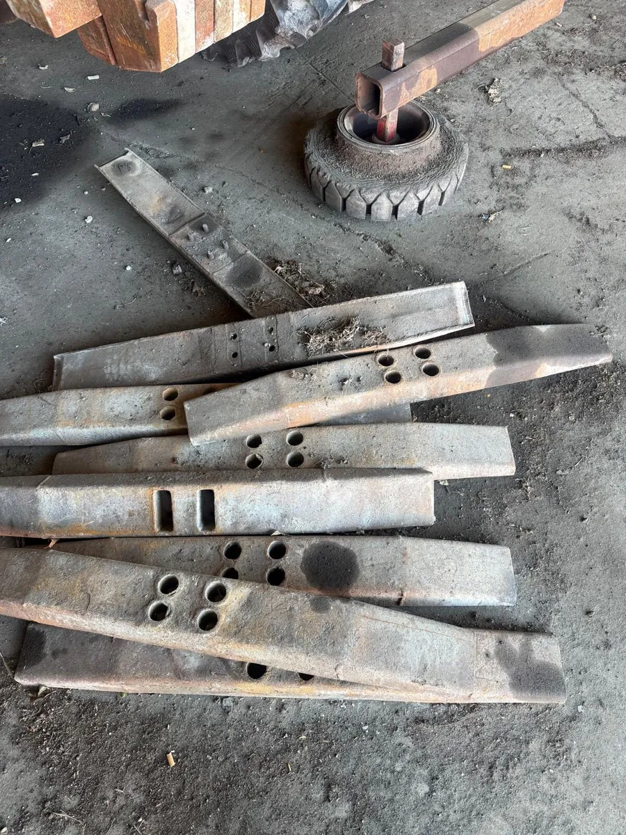 D4 4ft steel box pads and chains for bog work - Image 4