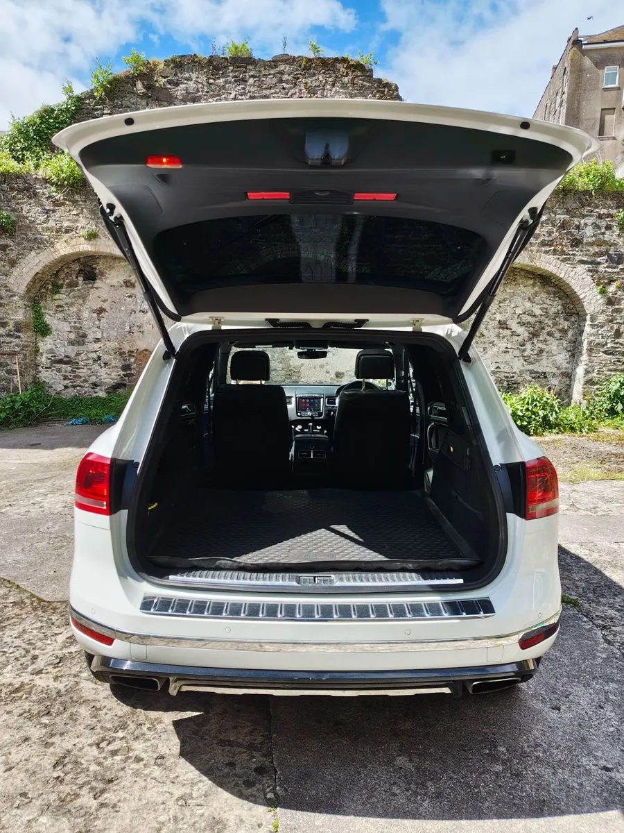 Volkswagen Touareg 2017 R-Line Commercial 262BHP - Image 4