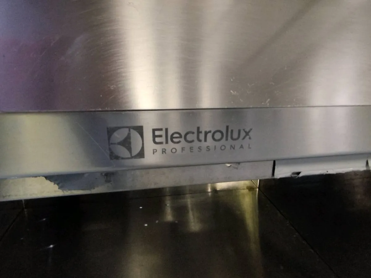 Electrolux chrome grill - Image 4