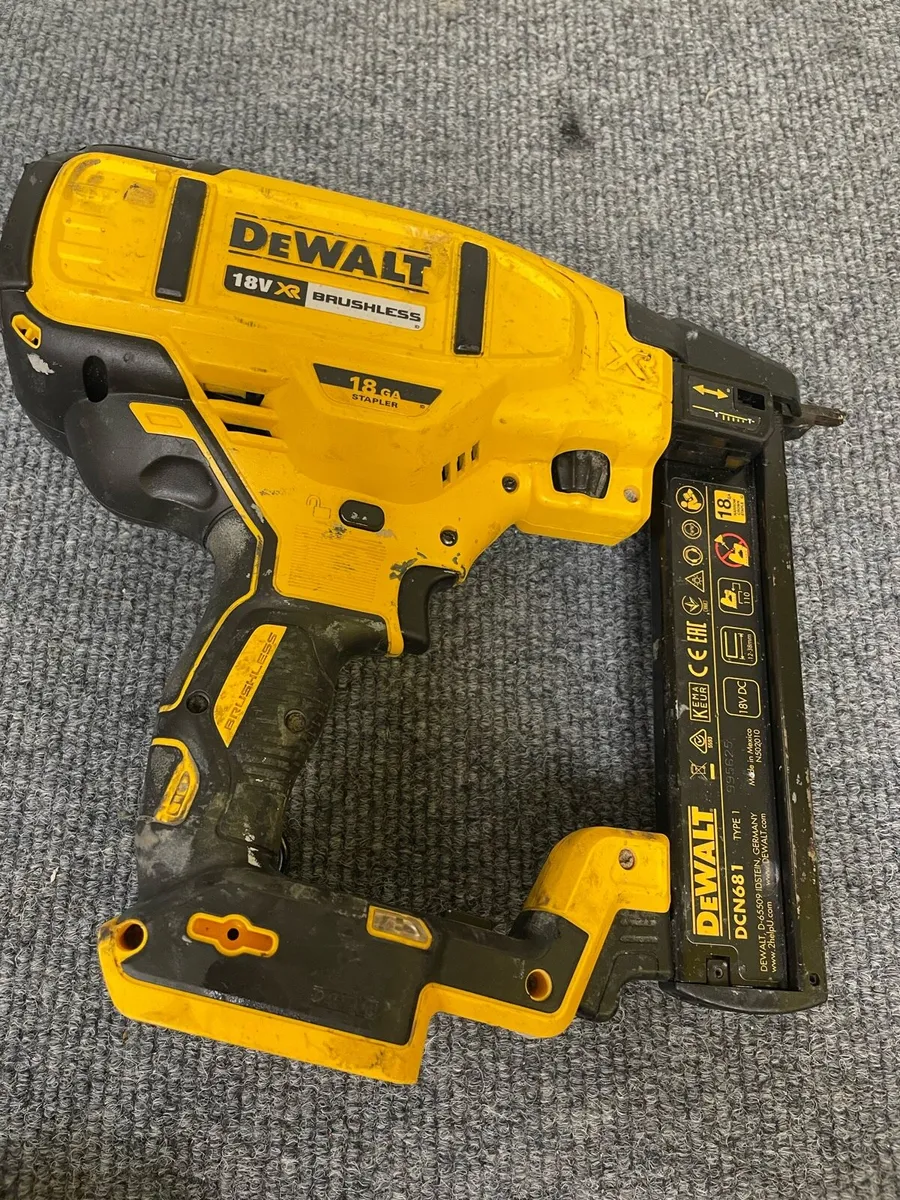 Dewalt 18v stapler - Image 2