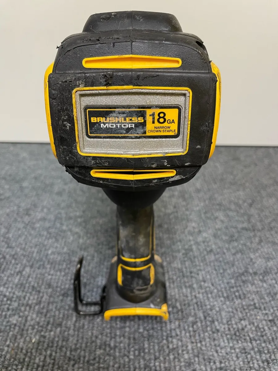 Dewalt 18v stapler - Image 3