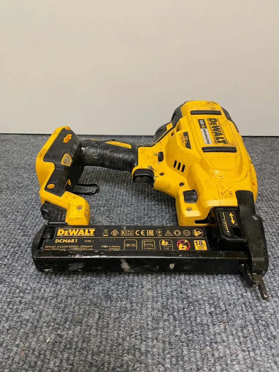 Dewalt 18v stapler - Image 4