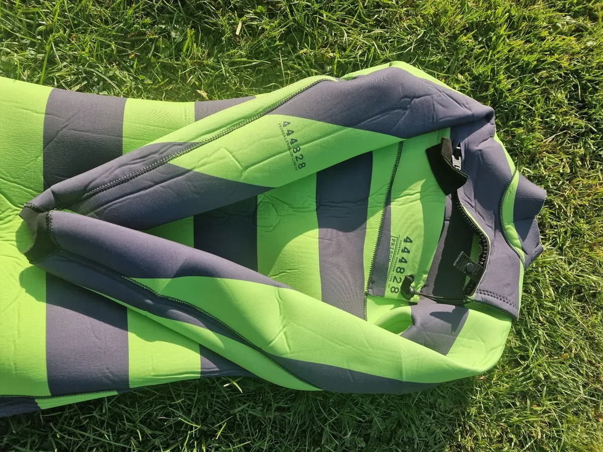 Janga 4.3mm wetsuit as new - Image 1