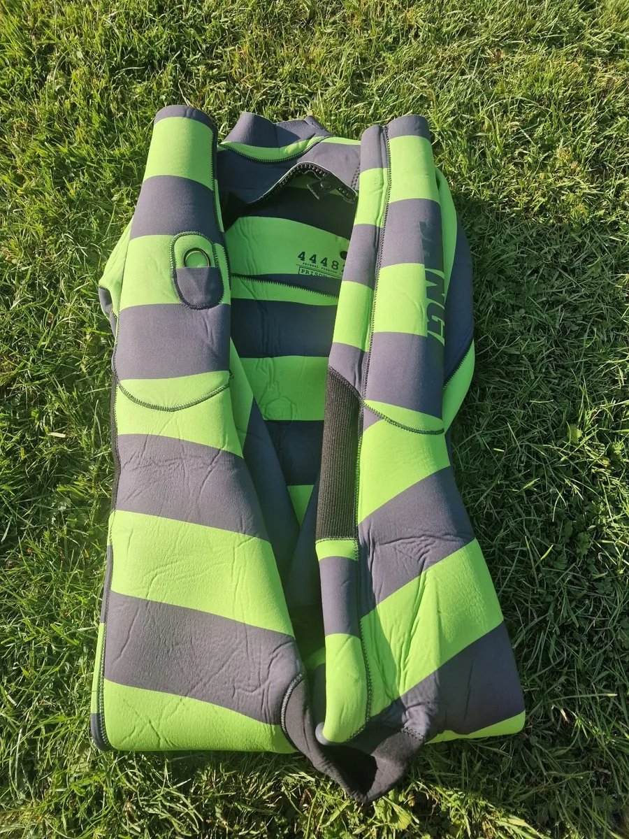 Janga 4.3mm wetsuit as new - Image 2