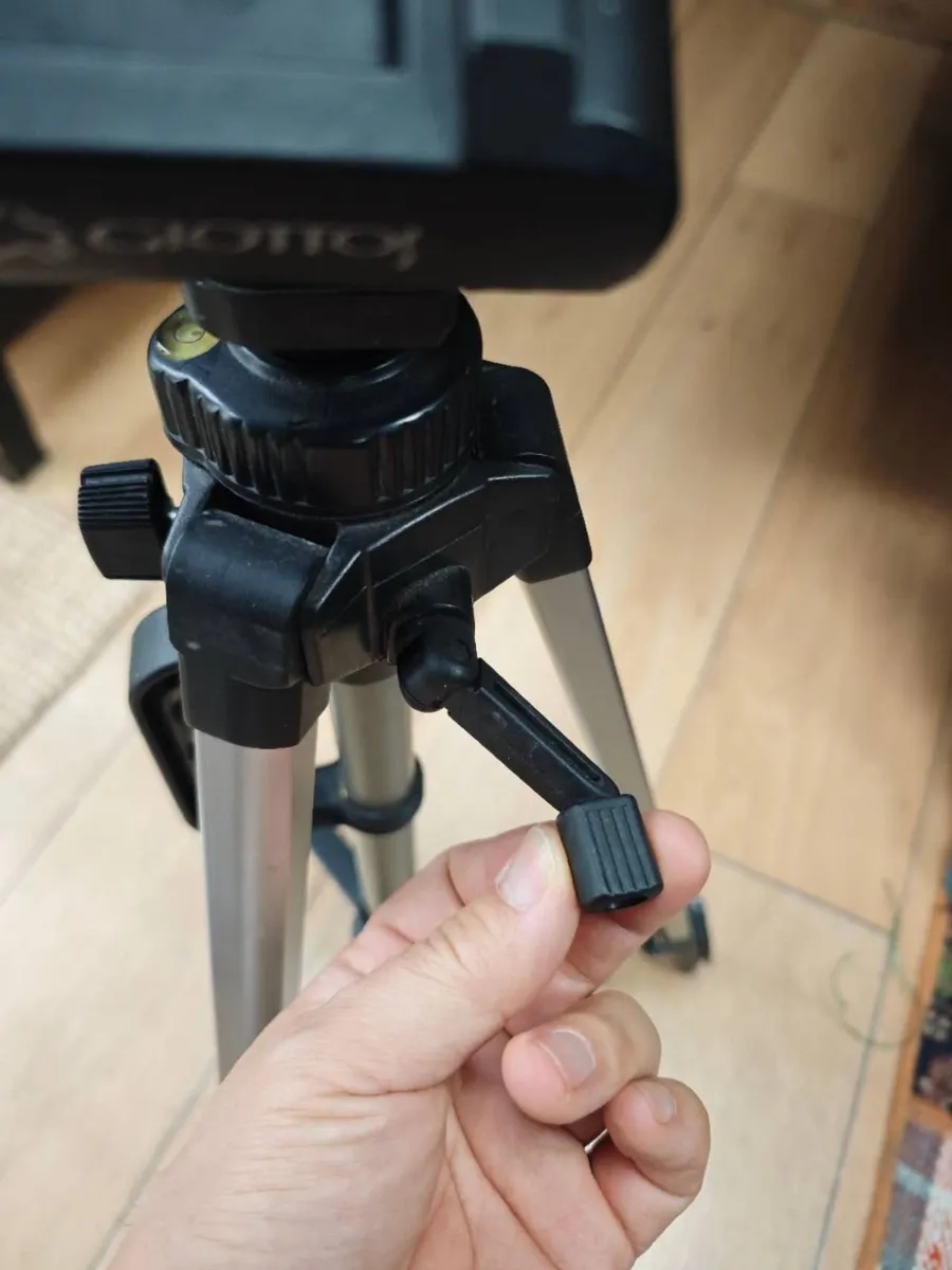 Heavy-duty full aluminum tripod Stand for camera - Image 3