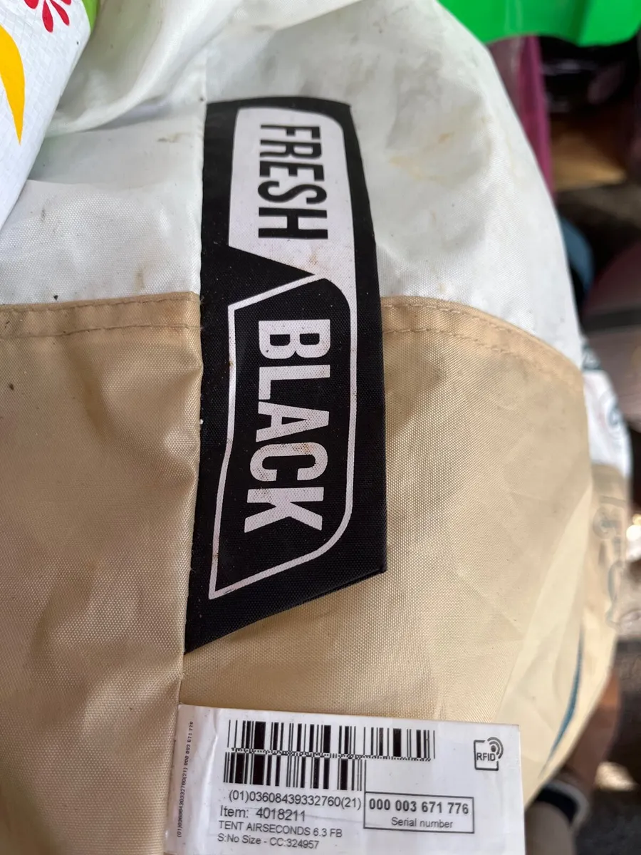 Tent 6 person 5 sleeping bags - Image 2