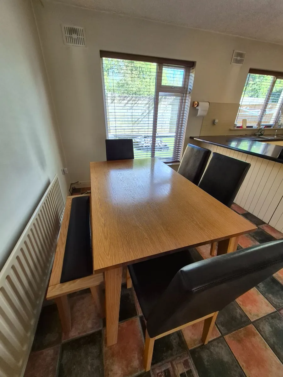Kitchen table and chairs - Image 2