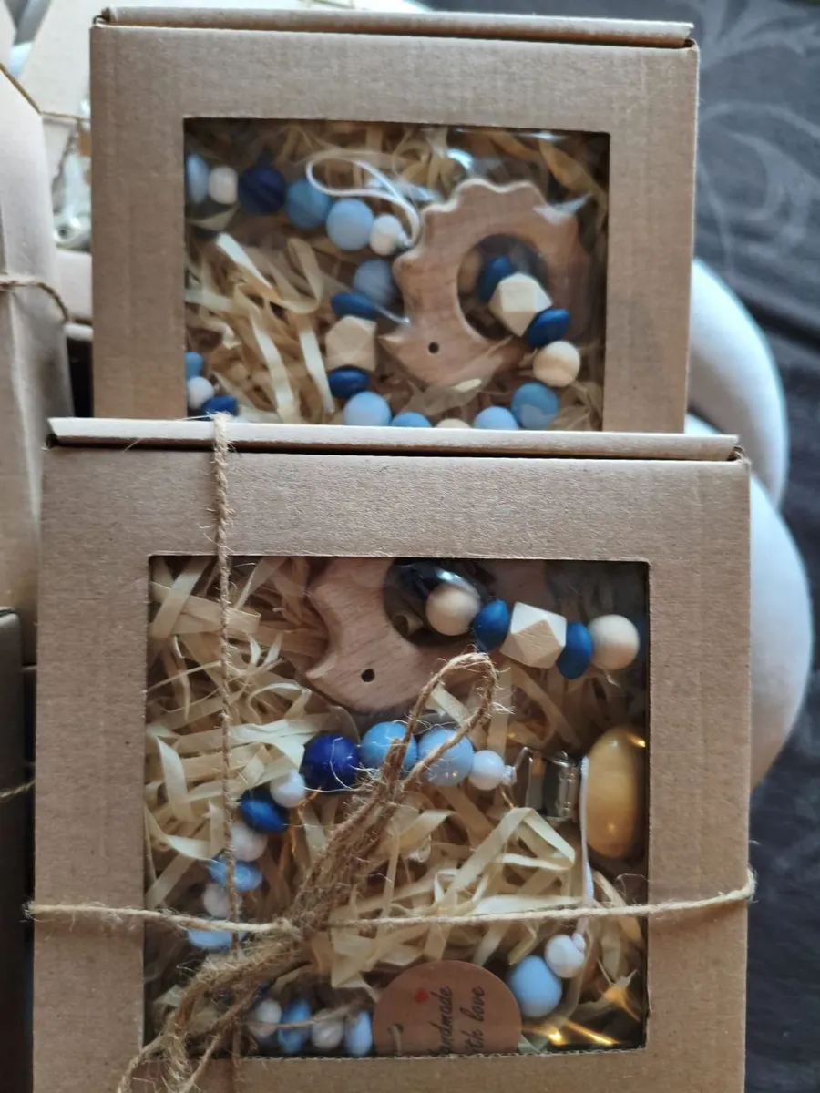 Set of baby rattle and dummy holder - Image 1