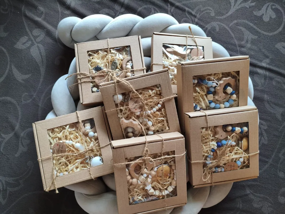 Set of baby rattle and dummy holder - Image 2