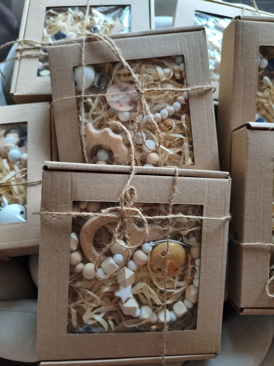 Set of baby rattle and dummy holder - Image 3