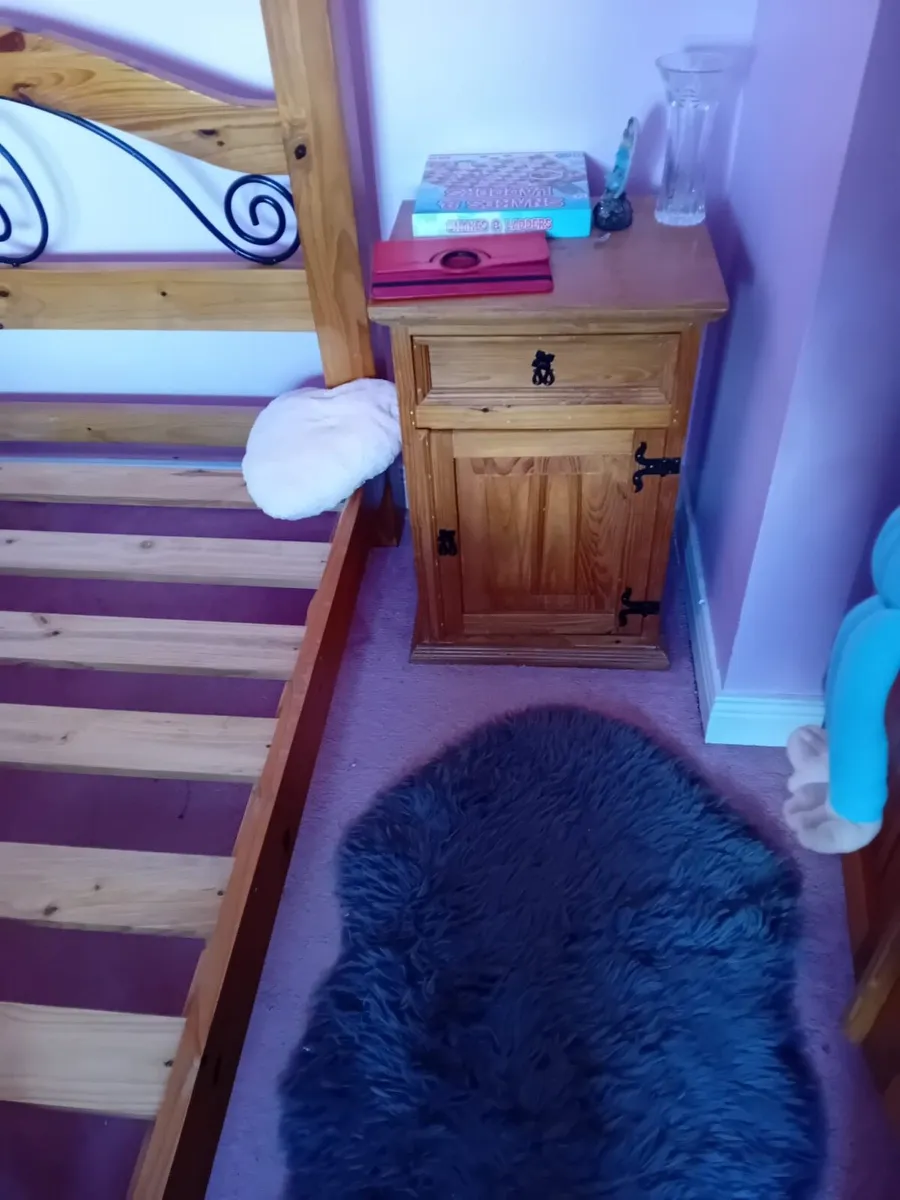 Bedroom furniture - Image 2