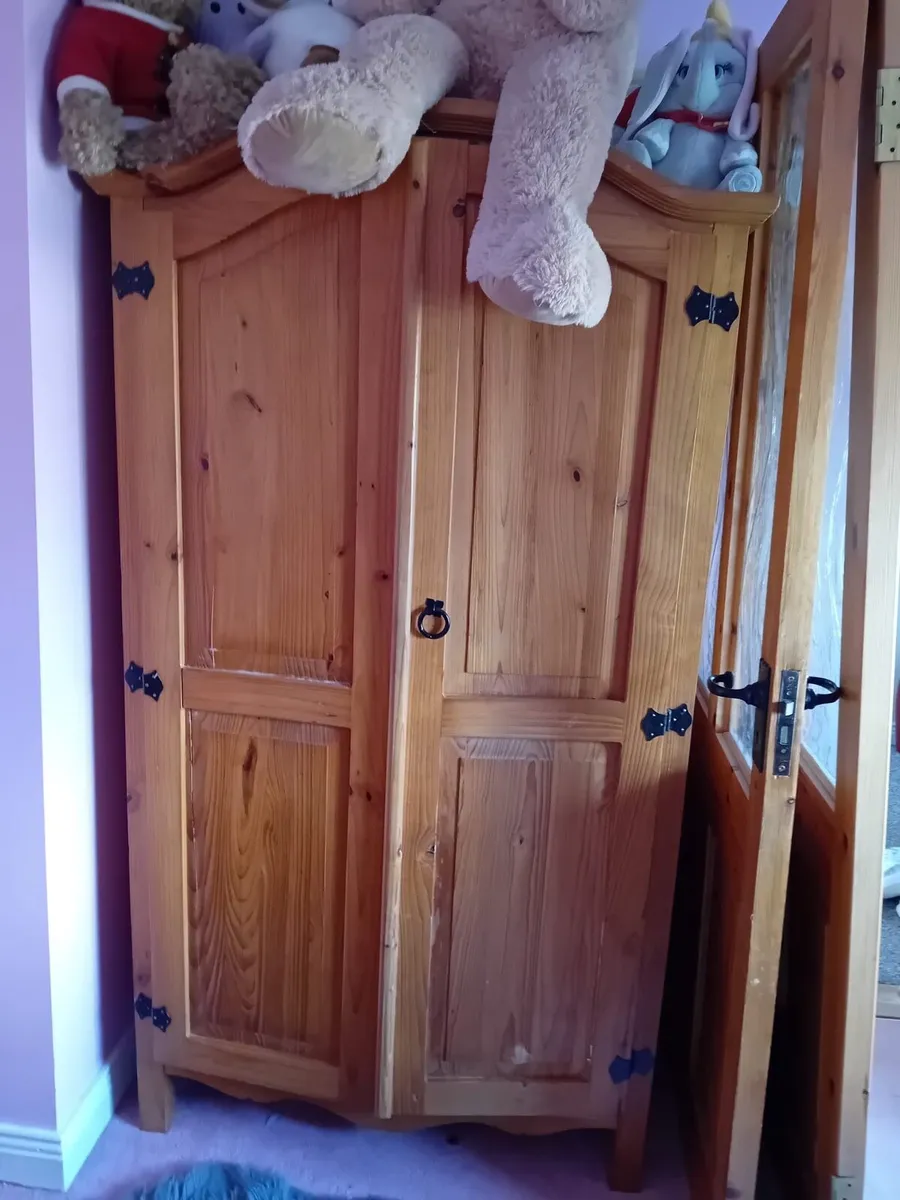 Bedroom furniture - Image 1