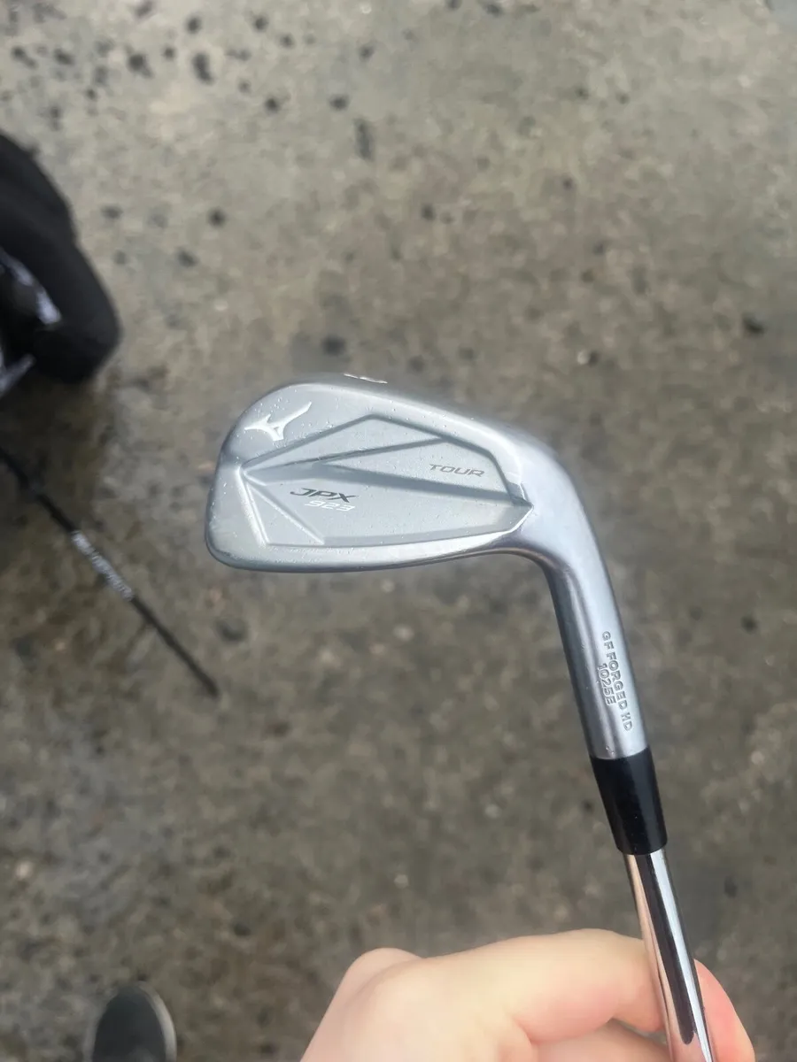 Mizuno 923 tour irons stiff shaft - Image 1