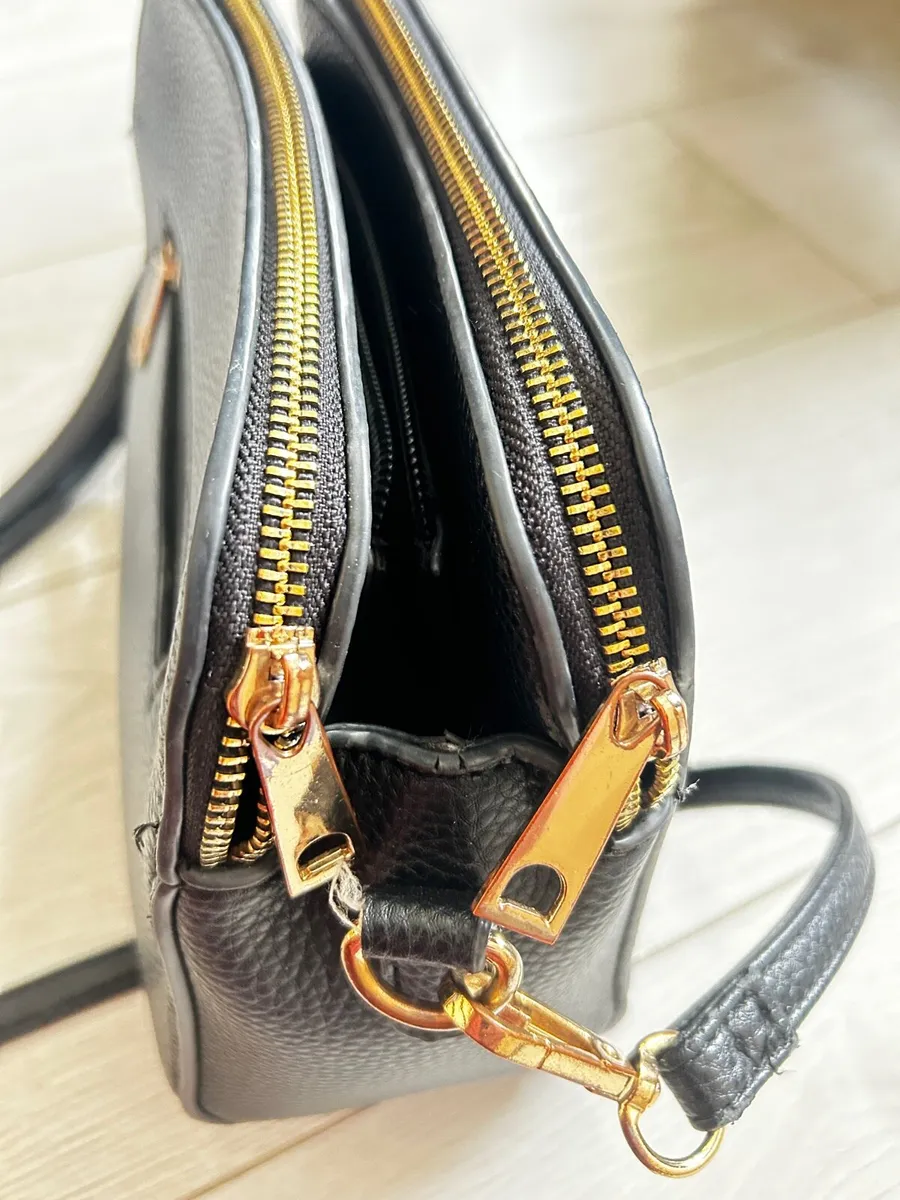 Black crossbody bag - Image 3