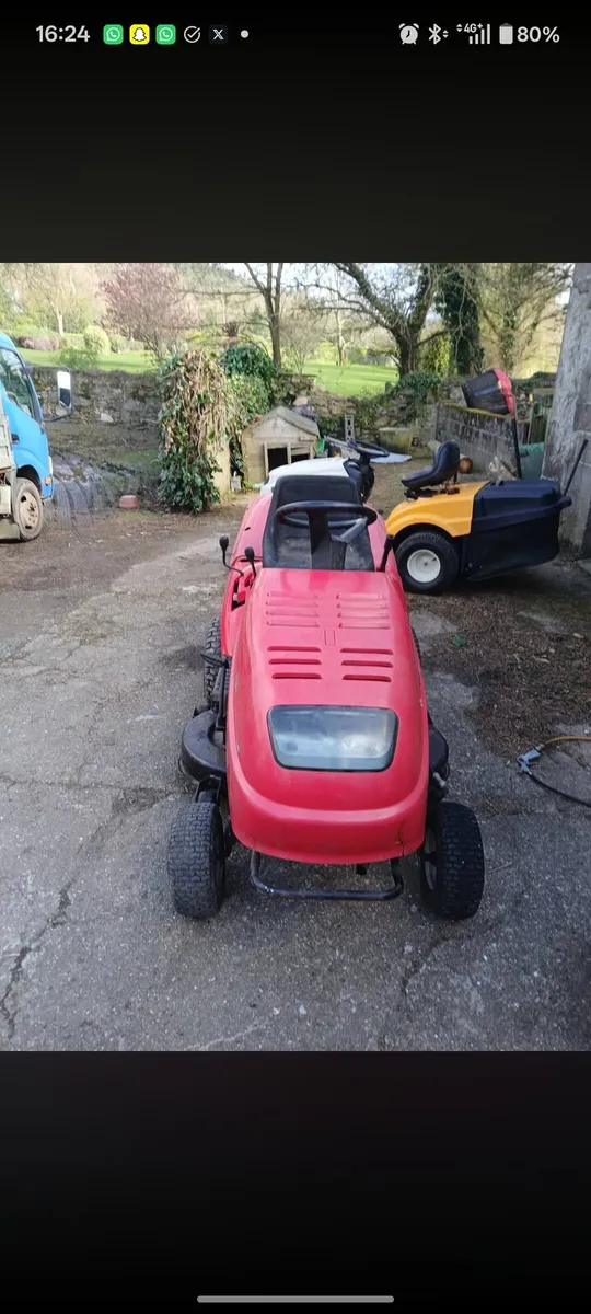 Ride on lawnmower - Image 1