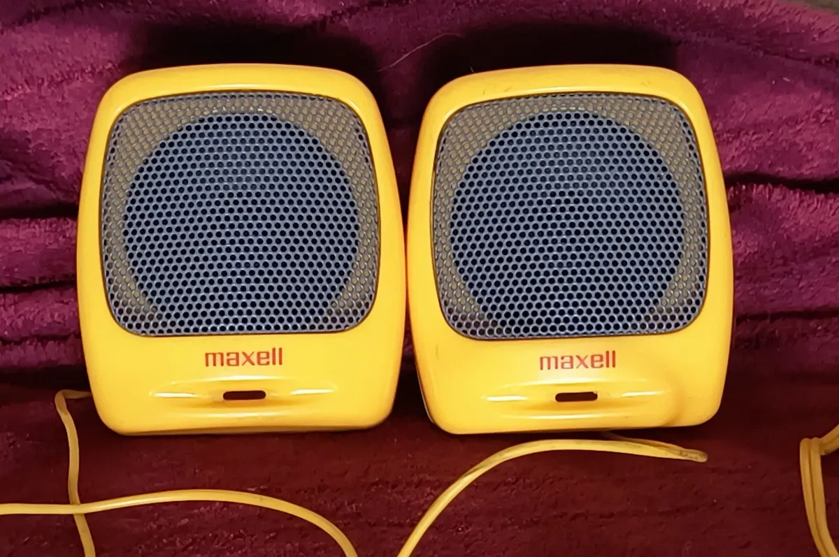 Vintage Maxell Mini Pair Speaker System - Image 1