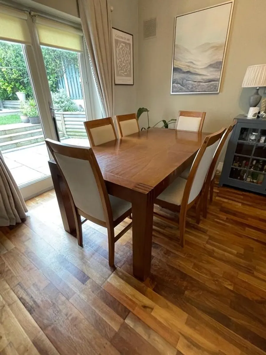 Solid wood Dining room table & 6 matching chairs - Image 4