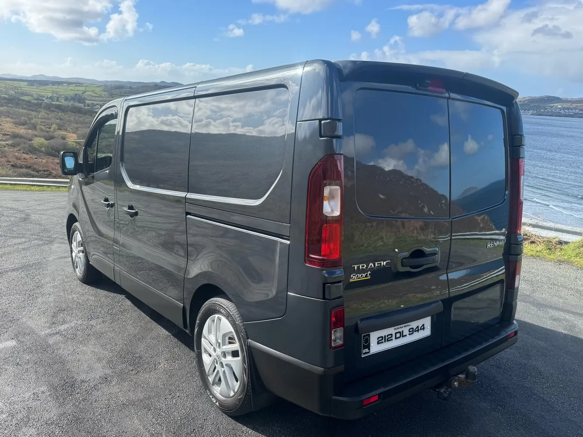 Renault Trafic Automatic - Image 3