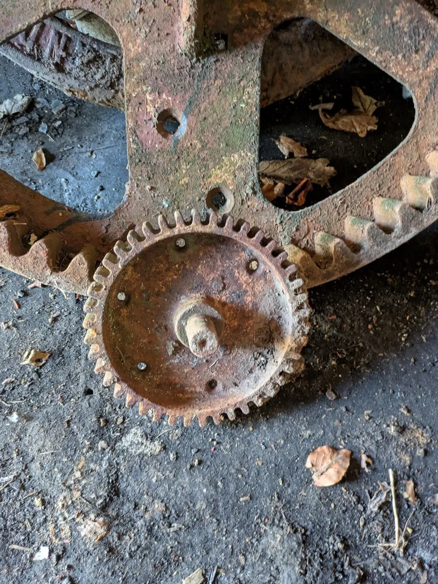 Gears and wheels - Image 1