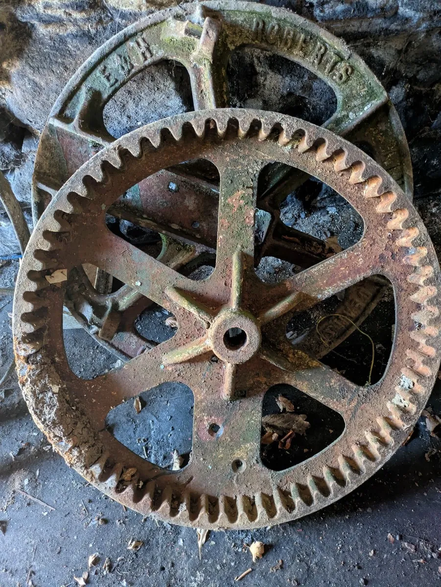 Gears and wheels - Image 2