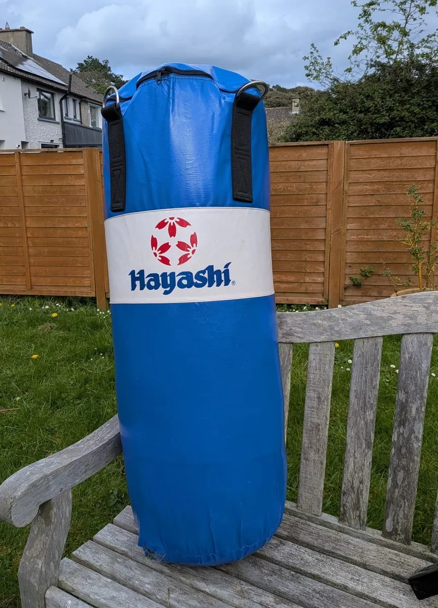 Punch Bag @ 3'3" & Wall Bracket - Image 1