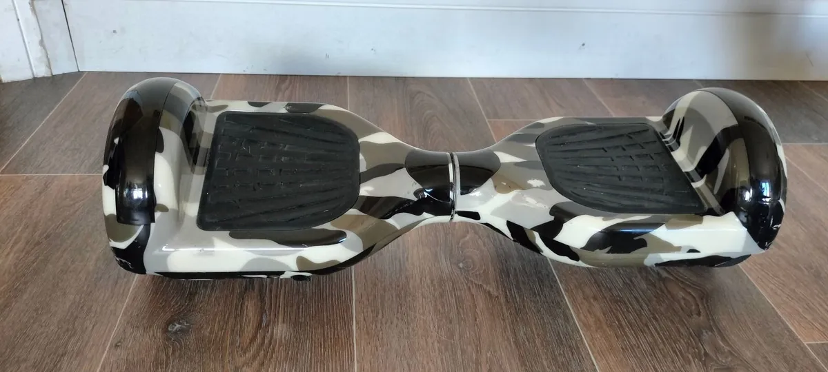 Hoverboard with a seat attachment - Image 3