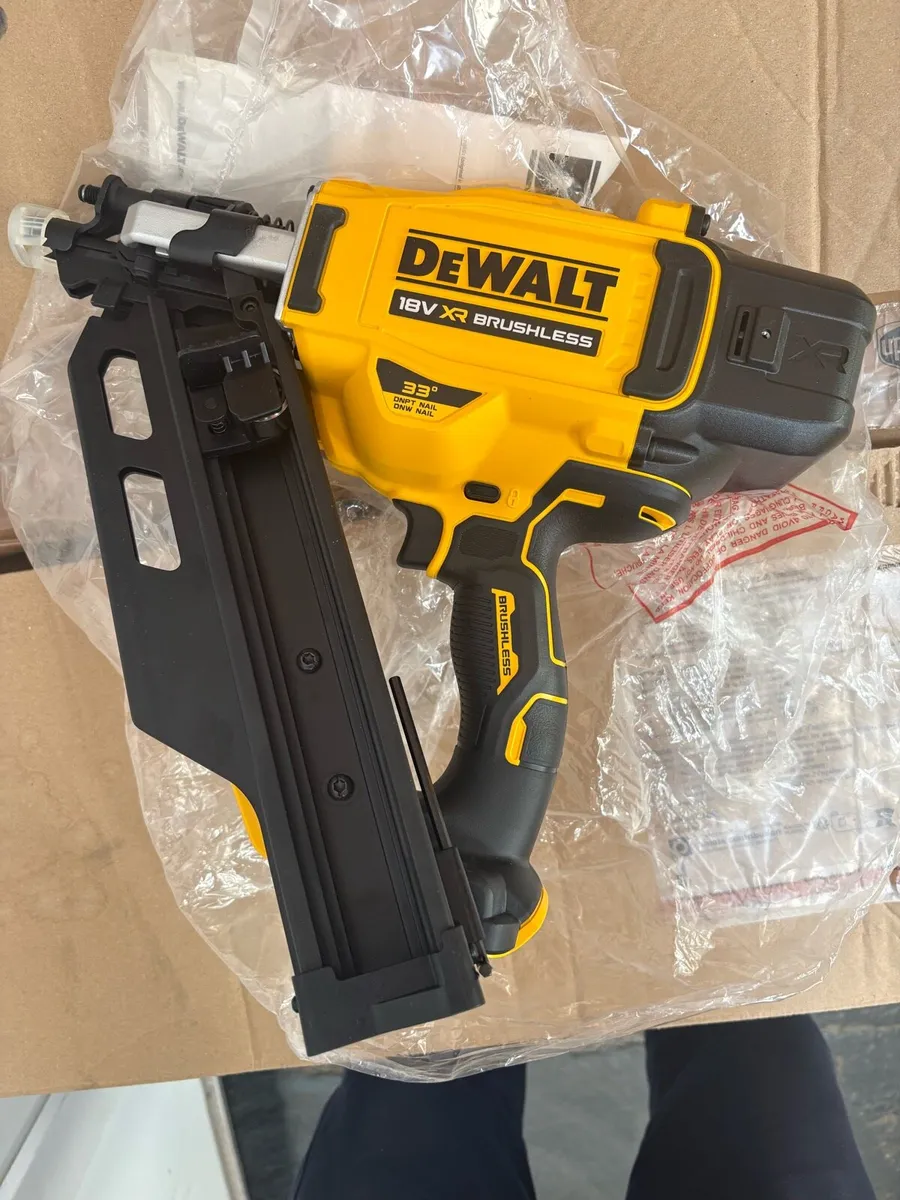 Dewalt framing nailer  New model Mint - Image 1