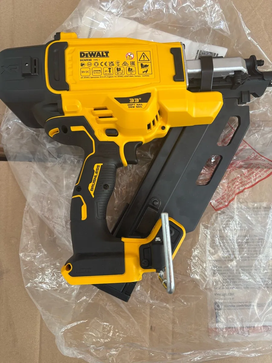 Dewalt framing nailer  New model Mint - Image 2