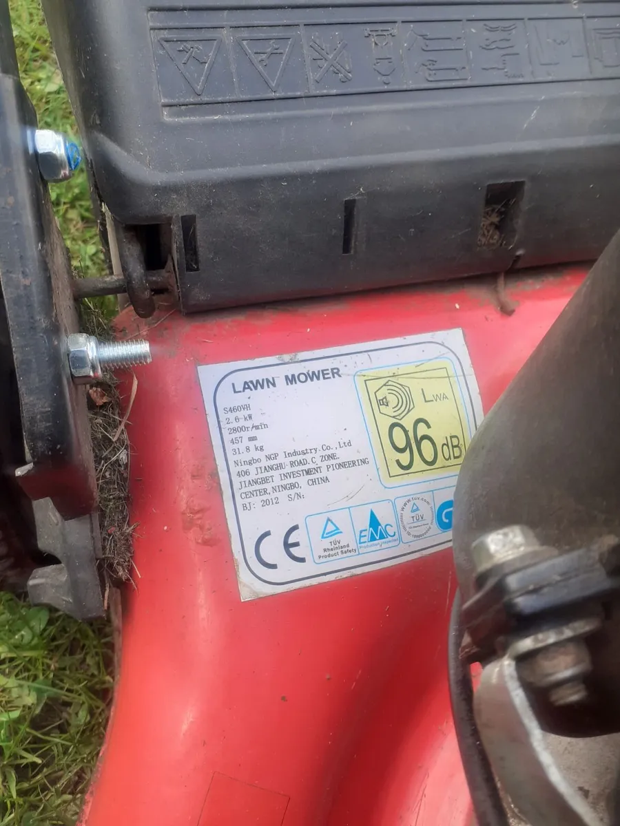 Self    drive    lawnmower - Image 2