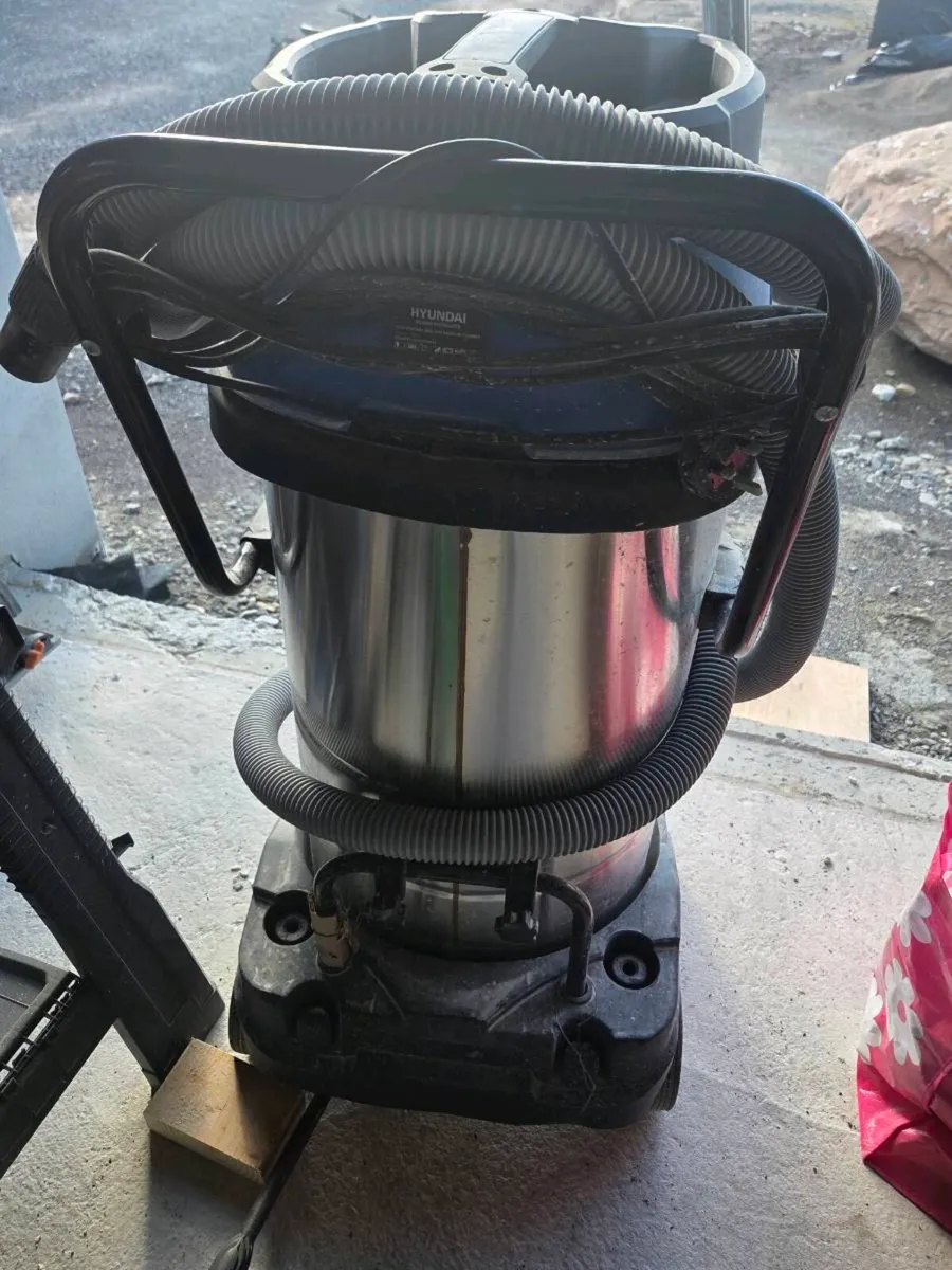 Hyundai wet and dry hoover - Image 3