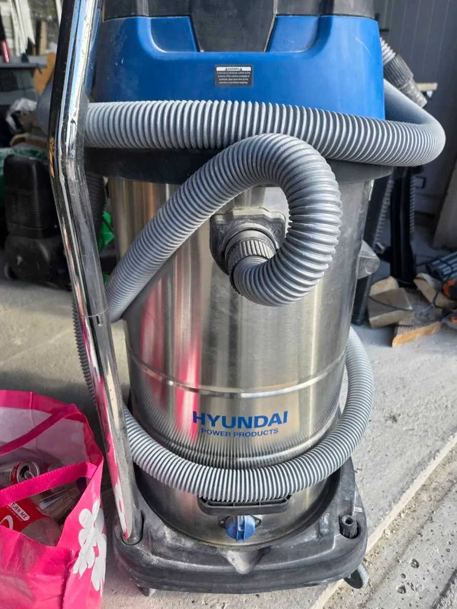 Hyundai wet and dry hoover - Image 1