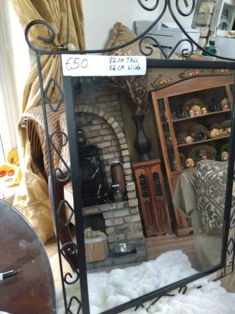 Mirrors and lead glass doors - Image 1